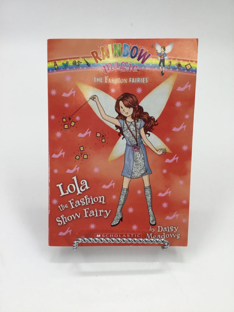 Rainbow Magic Fashion Fairies: Lola the Fashion Show Fairy Paperback Book