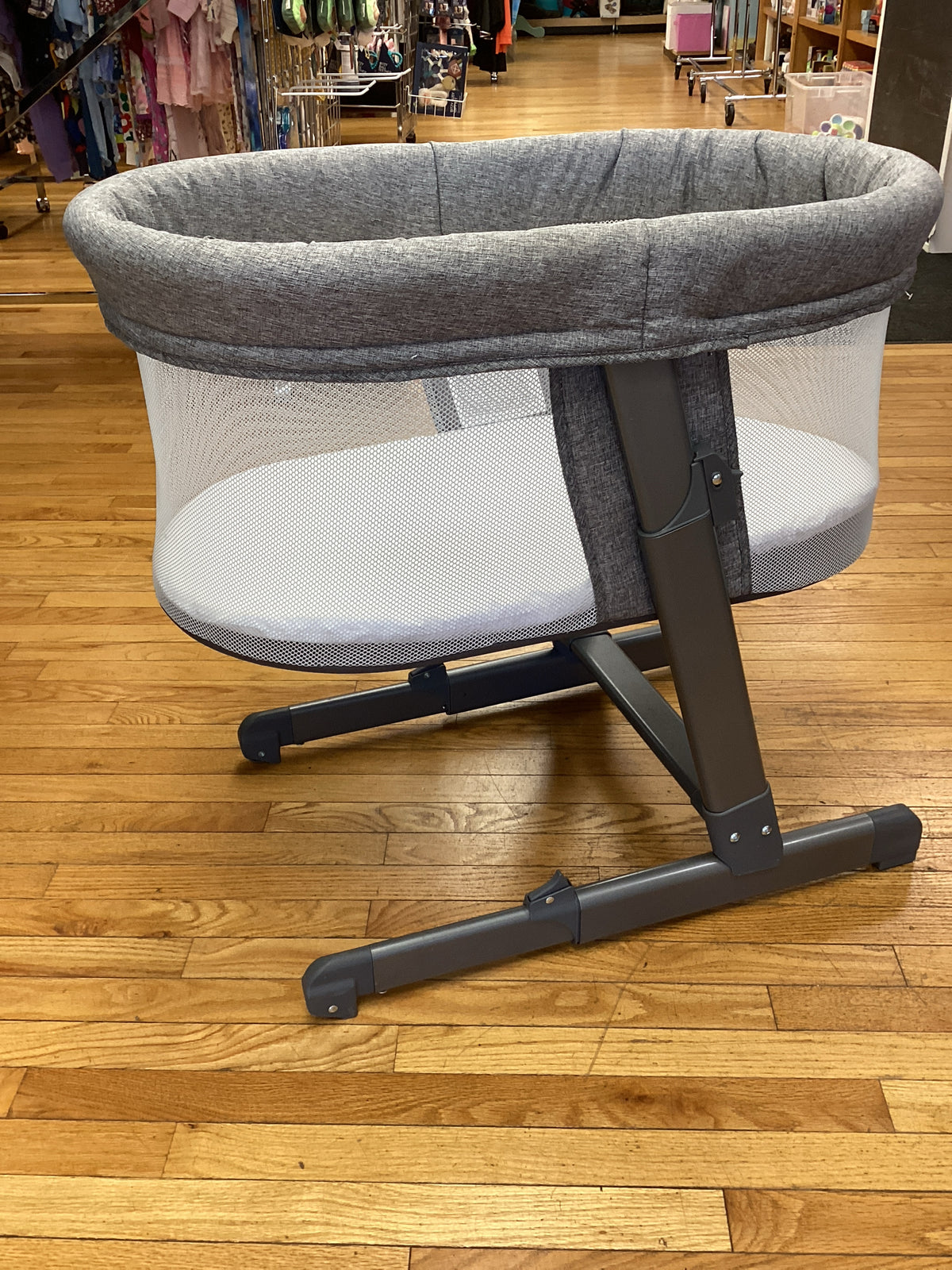 Simmons Kids Oval City Sleeper Bassinet