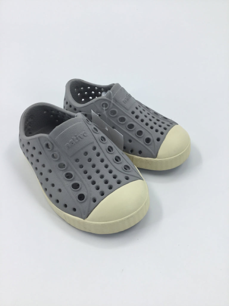 Native Child Size 4 Toddler Gray Sandals/Flip Flops