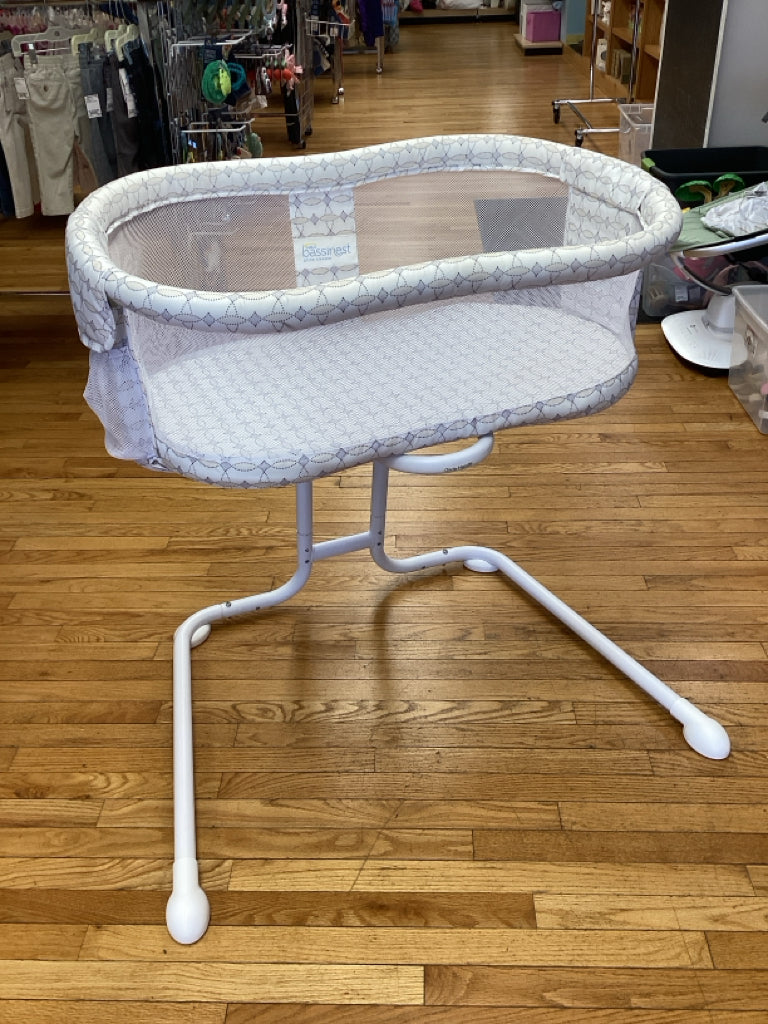 Halo Bassinest Glide Sleeper