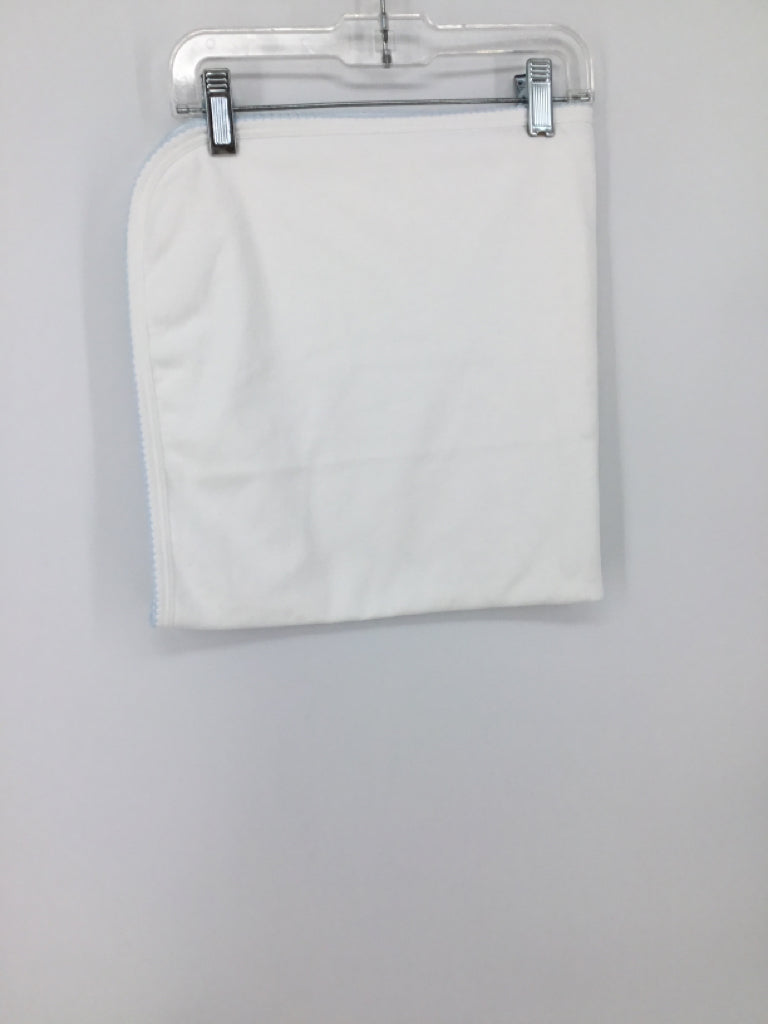 Kissy Kissy White Embroidered Blanket