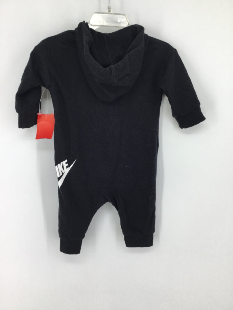 Nike Child Size 6 Months Black screen printed Outfit - boys