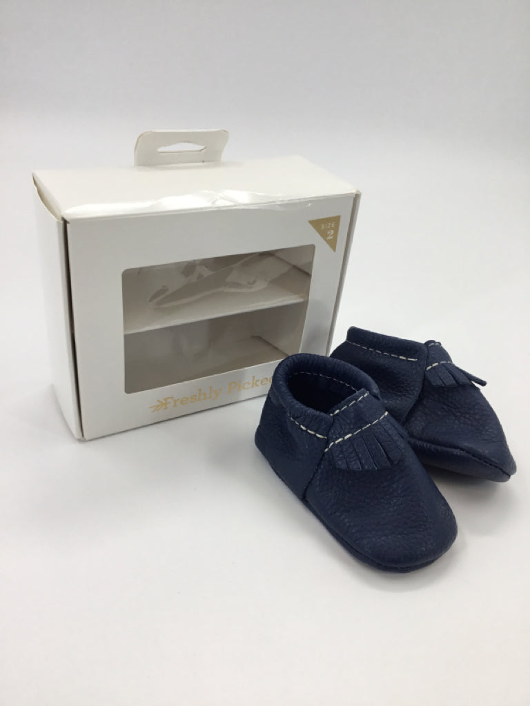 Freshly Picked Child Size 2 Toddler Navy Baby/Walker Shoes