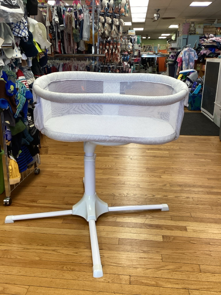 HALO BassiNest Swivel Sleeper Essentia