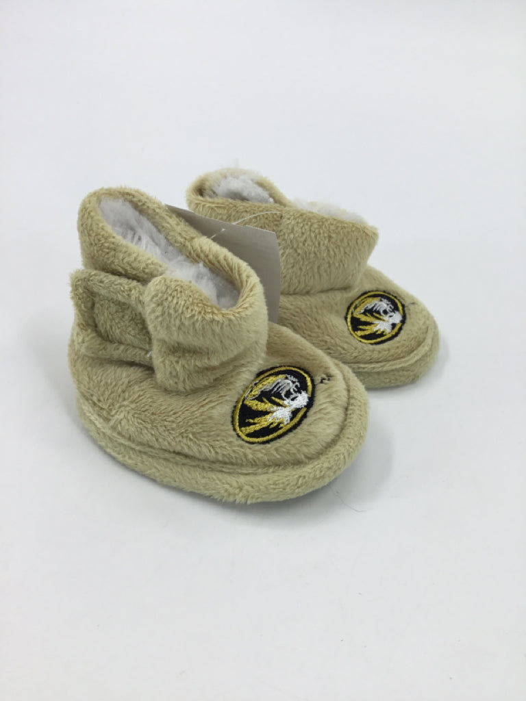 Forever Collectibles Child Size 1 Toddler Yellow Slippers