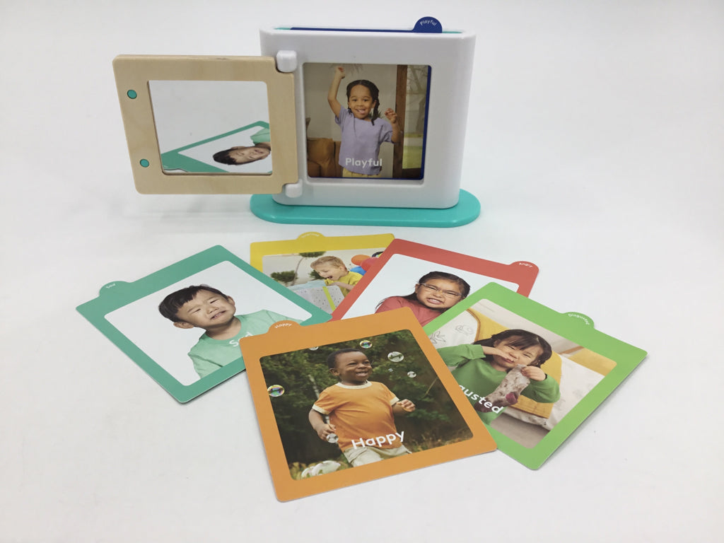 Lovevery Emotion Match Mirror & Card Set