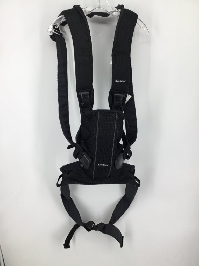 Baby Bjorn Black Carrier One Air - 8-33 lbs