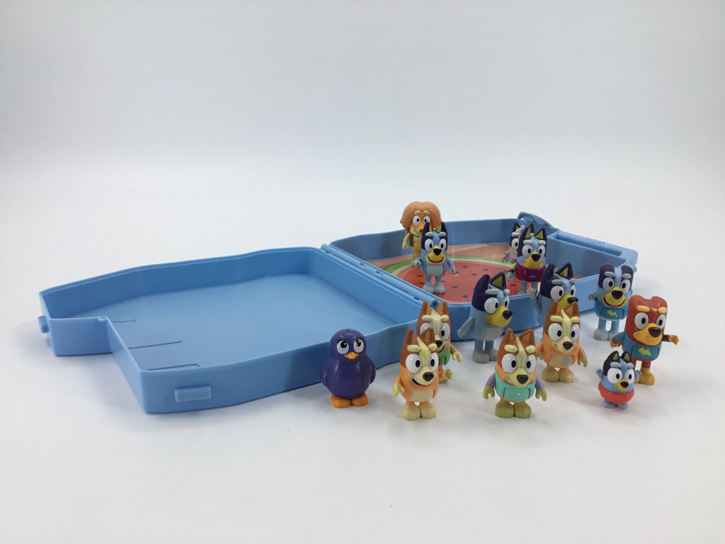 Bluey Play & Go Collector Case w/ 14 Figures