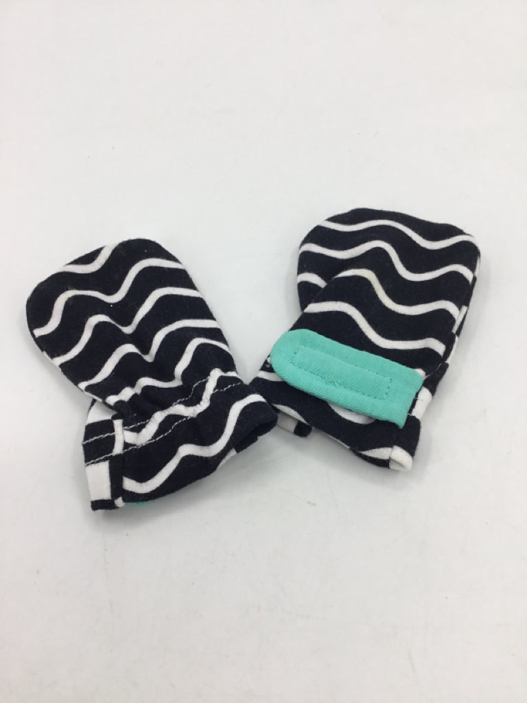 Lovevery Black & White Scratch Mittens