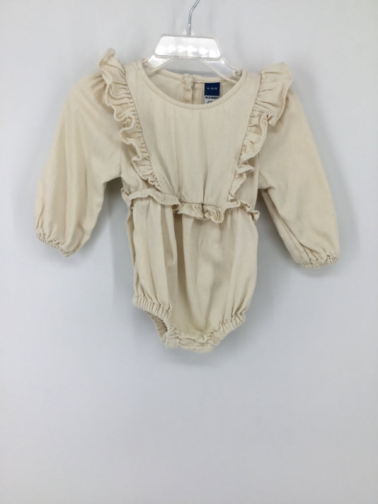 Old Navy Child Size 6-12 Months Cream Outfit - girls