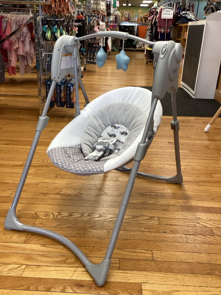 Graco Slim Spaces Compact Baby Swing