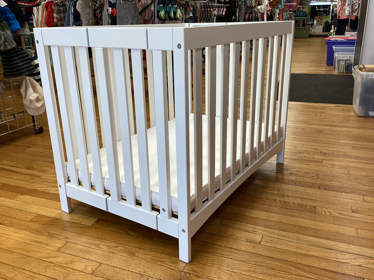 Forever Eclectic London Mini Folding Crib