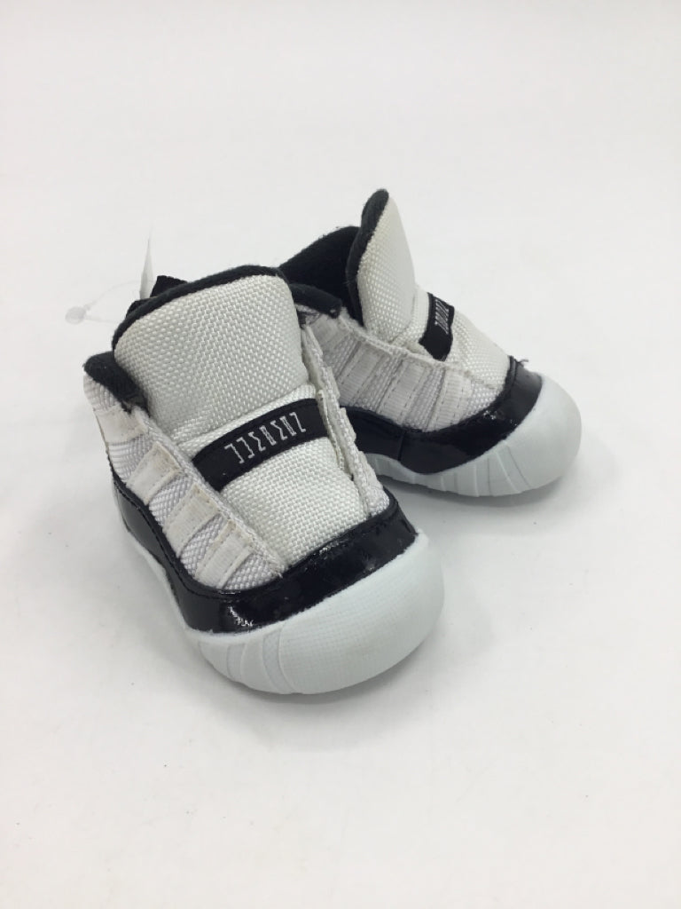 Air Jordan Child Size 2 Toddler White Baby/Walker Shoes
