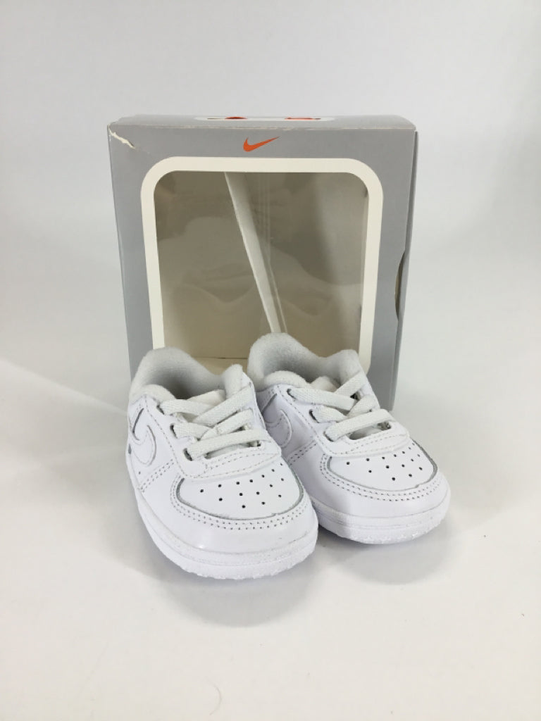 Nike Child Size 2 Toddler White Sneakers