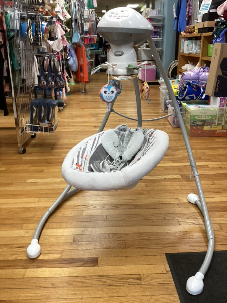 Fisher Price Peek-a-Boo Fox Cradle 'n Swing