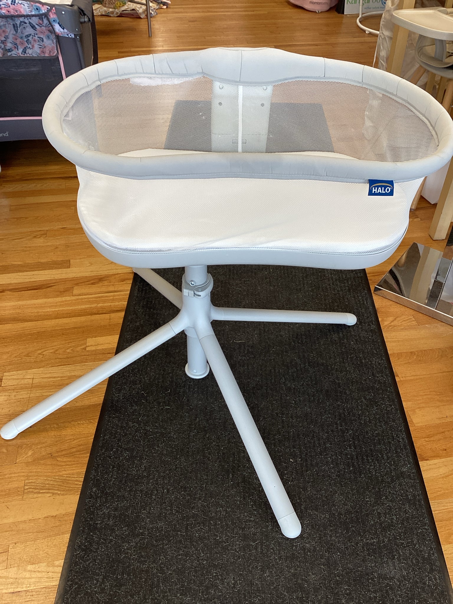 Halo BassiNest Swivel Sleeper 3.0