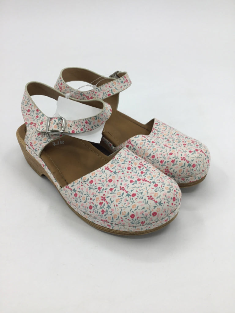 Art Class Child Size 2 Youth Multi-Color Sandals/Flip Flops