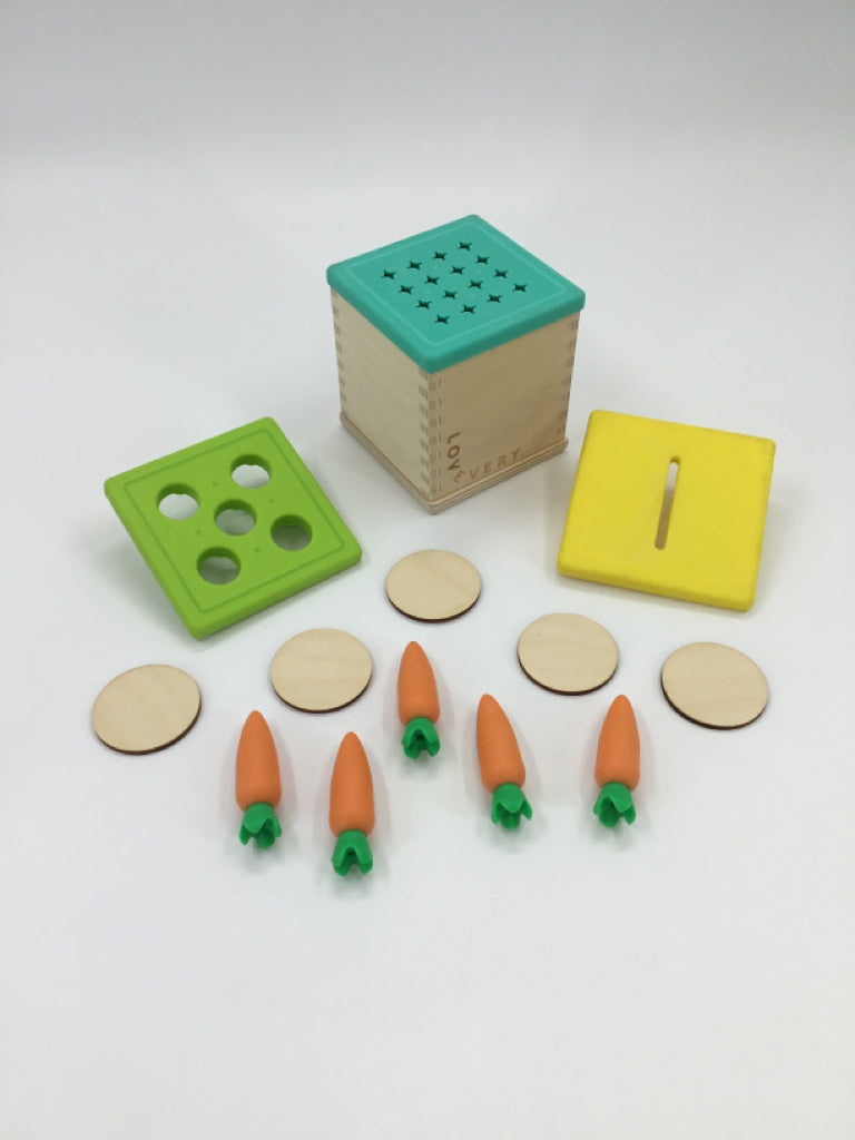 Lovevery Wooden Coin Bank Carrot Set