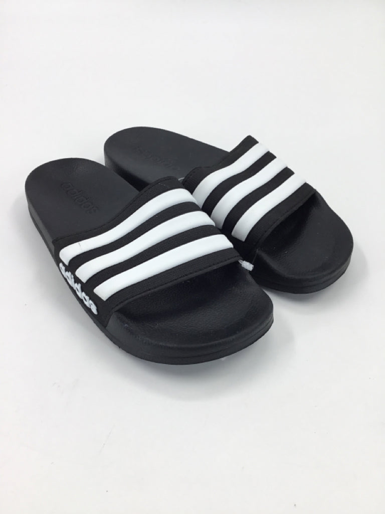 Adidas Child Size 2 Youth Black Sandals/Flip Flops