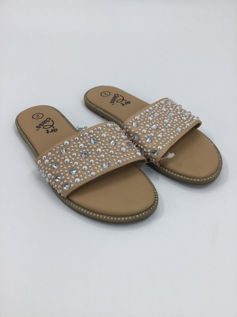 Art Class Child Size 2 Youth Tan Sandals/Flip Flops