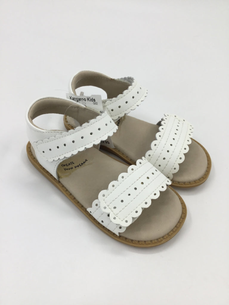 Livie & Luca Child Size 8 Toddler White Sandals/Flip Flops