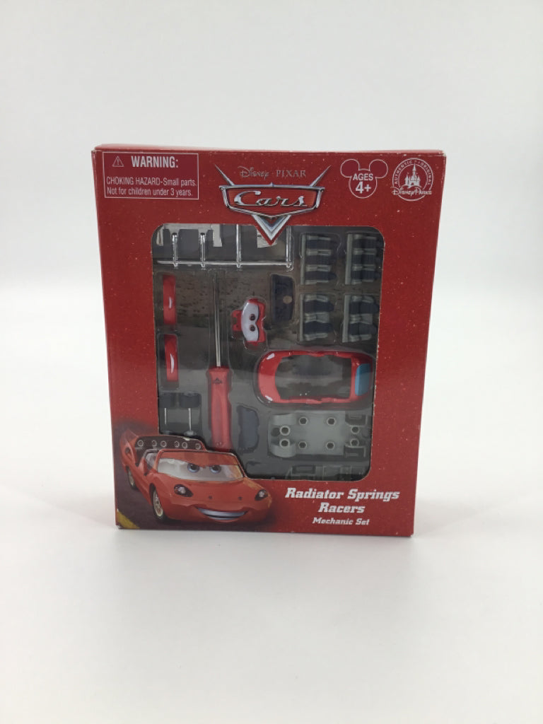 Disney Pixar Cars Radiator Springs Racers Mechanic Set